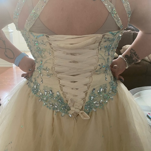 Brand new size 16 17 18 lace up corset back by Eureka paid 600 asking 300 - Picture 4 of 7